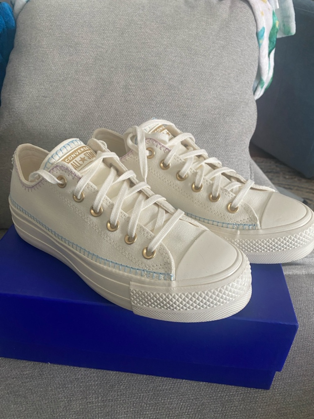 Converse Chuck Taylor All Star Platform Low Top Sneakers - Cream/Gold Sz8